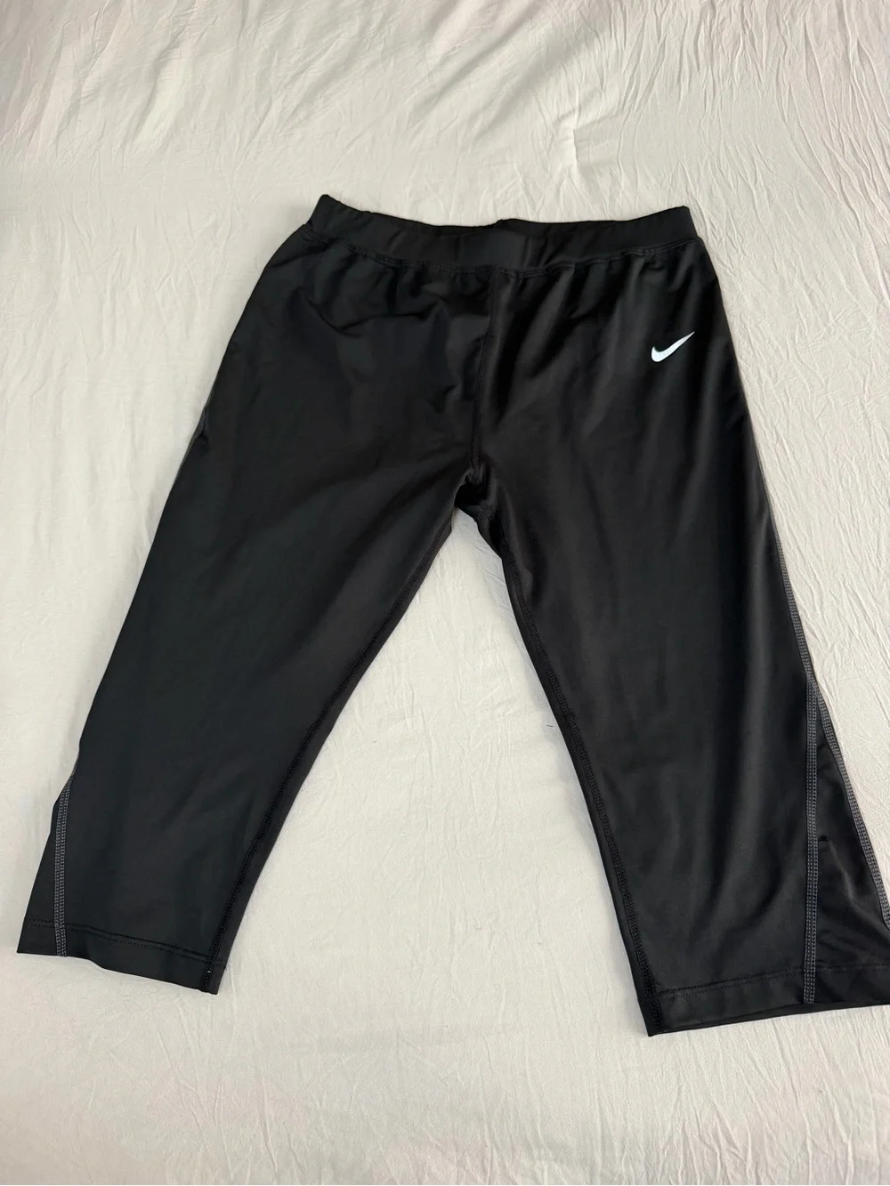 Nike women Black Cropped Athletic Leggings with White Swoosh‎